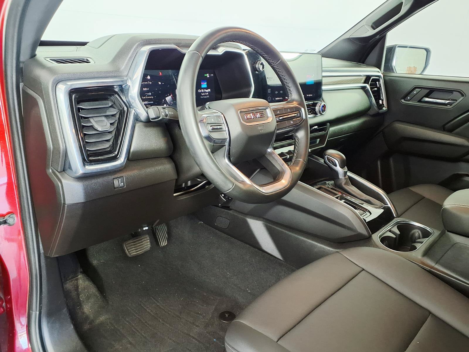 Used 2024 GMC Canyon Elevation w/ Elevation Premium Package RWD image 9