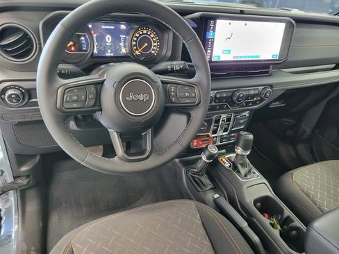 Used 2025 Jeep Gladiator Mojave w/ Safety Group image 24