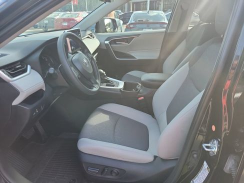 Used 2024 Toyota RAV4 XLE FWD image 15