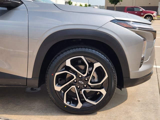 Used 2024 Chevrolet Trax RS w/ Sunroof Package FWD image 8
