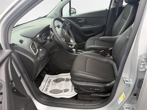 Certified 2022 Chevrolet Trax LT w/ Driver Confidence Package image 12