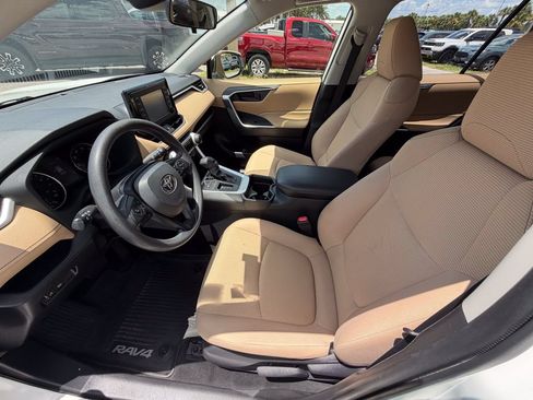 Used 2019 Toyota RAV4 LE FWD image 16