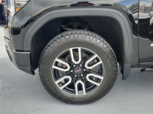 Used 2023 GMC Sierra 1500 AT4 w/ Technology Package AWD/4WD image 12