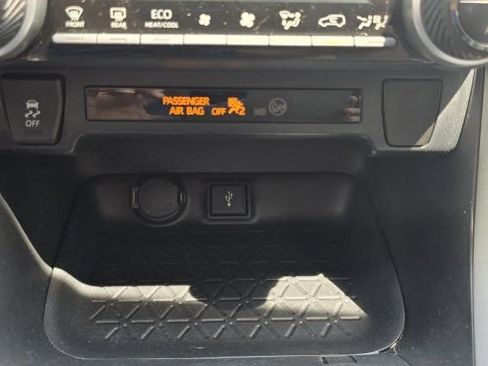 Used 2021 Toyota RAV4 XLE w/ Convenience Package AWD/4WD image 24