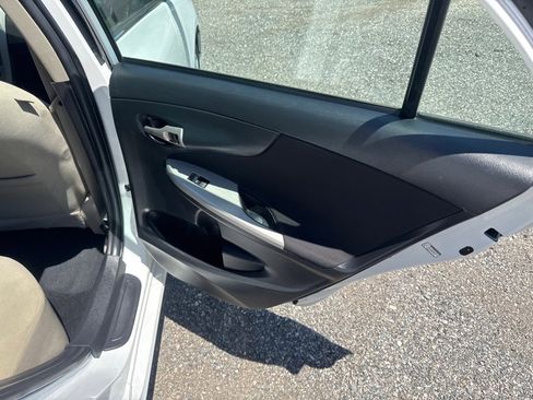 Used 2013 Toyota Corolla LE FWD image 26