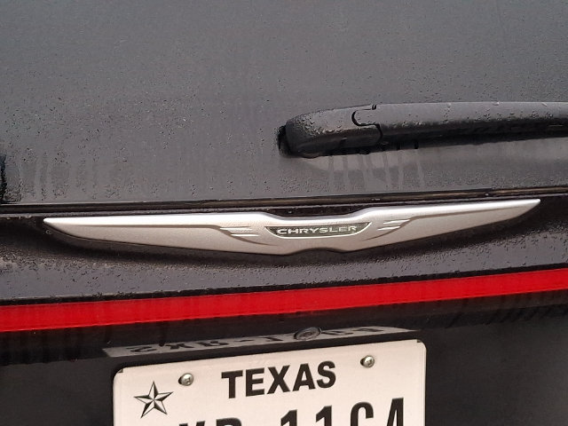 Used 2023 Chrysler Pacifica Touring-L FWD image 10