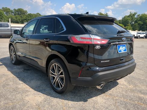 Certified 2019 Ford Edge Titanium FWD image 5