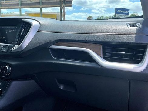 Used 2020 GMC Terrain SLE w/ Driver Convenience Package FWD image 16