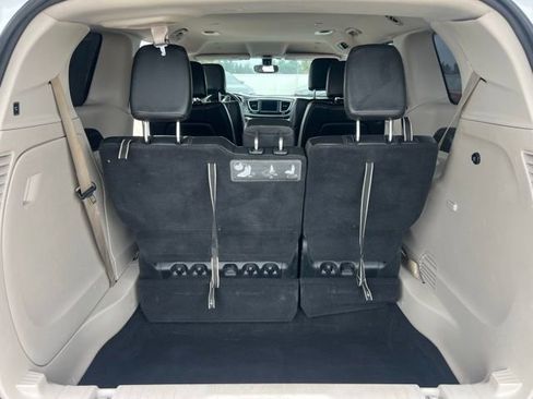 Used 2020 Chrysler Pacifica Touring-L image 42