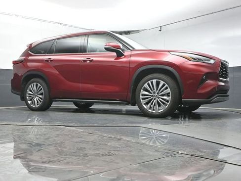 Used 2022 Toyota Highlander Platinum AWD/4WD image 33