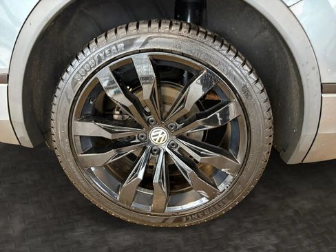 Used 2021 Volkswagen Tiguan SE R-Line AWD/4WD image 42
