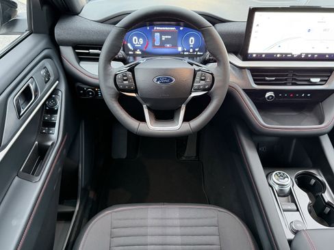 New 2026 Ford Explorer ST-Line w/ ST-Line Street Pack image 13