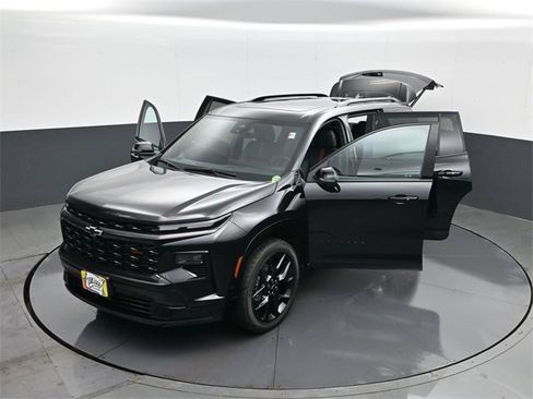 Used 2024 Chevrolet Traverse RS image 31