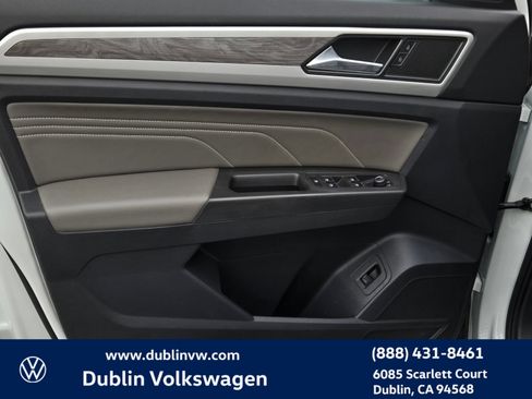 Certified 2023 Volkswagen Atlas Cross Sport SE w/ Panoramic Sunroof Package FWD image 10