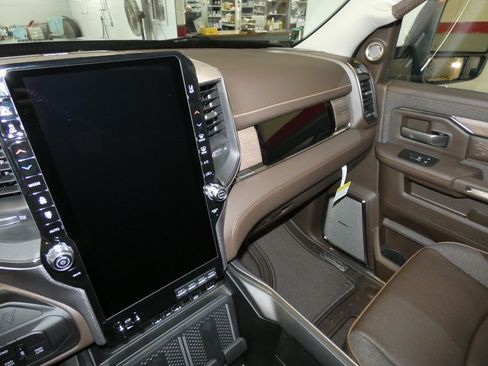 New 2026 RAM 2500 Limited AWD/4WD image 14