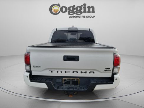 Used 2022 Toyota Tacoma TRD Sport image 4