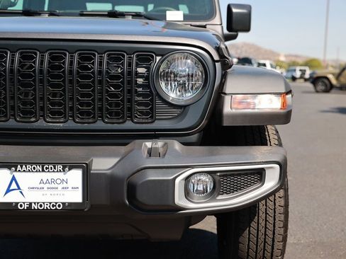 New 2026 Jeep Gladiator Sport AWD/4WD image 5