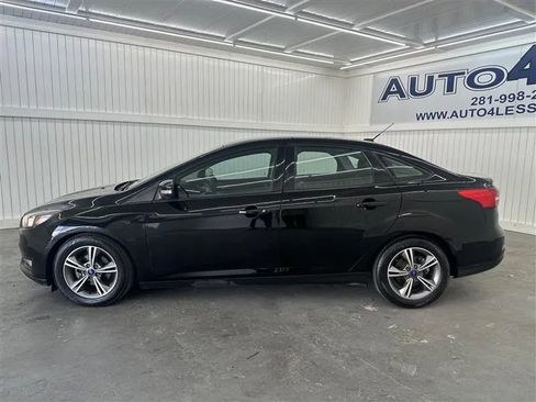Used 2017 Ford Focus SE image 6