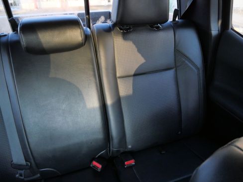 Certified 2018 Toyota Tacoma TRD Off-Road image 15