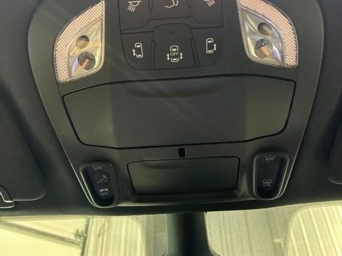 Used 2025 Chrysler Pacifica Limited FWD image 33