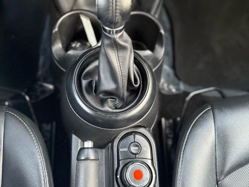 Used 2018 MINI Cooper 2-Door Hardtop image 25