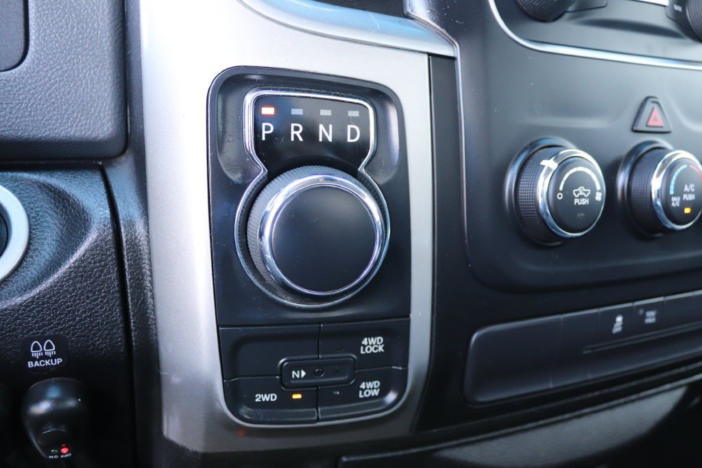 Used 2020 RAM 1500 Classic SLT AWD/4WD image 32