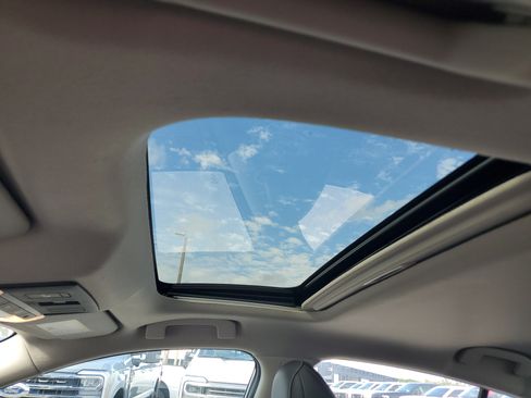 Used 2025 Nissan Sentra SR w/ SR Premium Package FWD image 10
