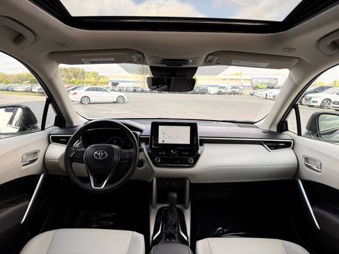 Used 2024 Toyota Corolla Cross XLE w/ Convenience Package image 2