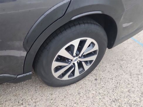 Used 2025 Subaru Outback Premium AWD/4WD image 10