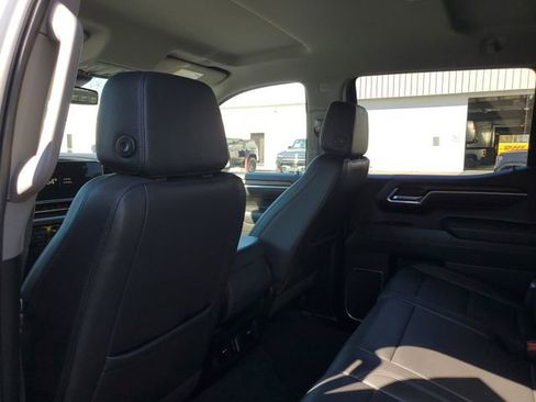 Used 2025 GMC Sierra 1500 SLT image 11