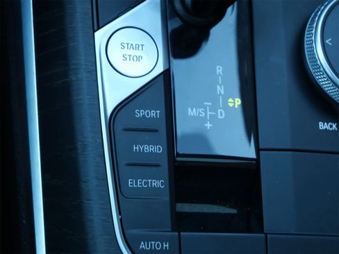 Used 2021 BMW 330e xDrive w/ Convenience Package image 24