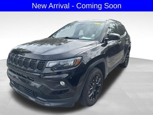 Used 2023 Jeep Compass Latitude AWD/4WD image 2