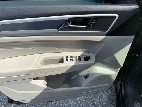 Used 2022 Volkswagen Atlas SEL R-Line image 11