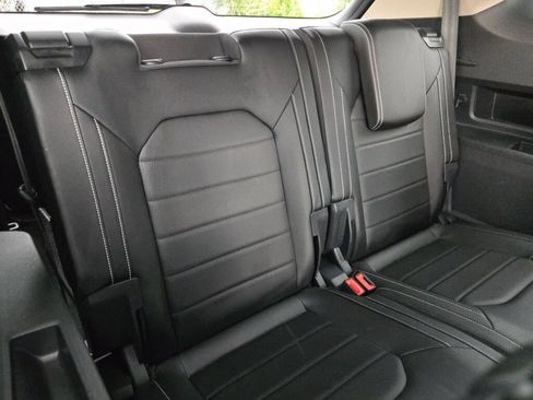 Used 2024 Volkswagen Atlas SEL AWD/4WD image 10
