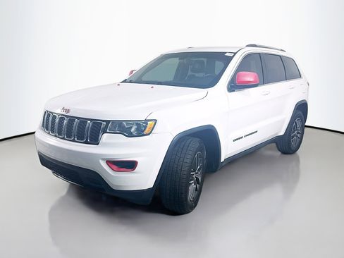 Used 2018 Jeep Grand Cherokee Laredo image 4