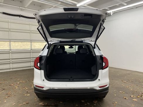 Used 2023 GMC Terrain SLT image 30