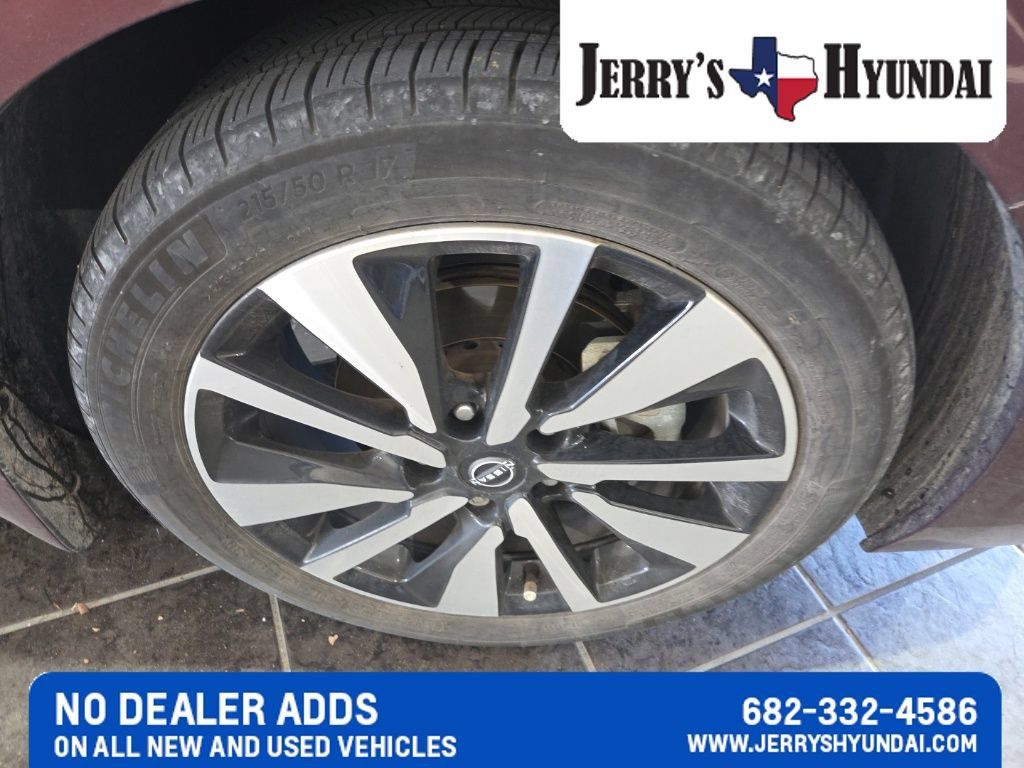 Used 2024 Nissan Sentra SV w/ SV Premium Package FWD image 4