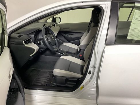 Used 2025 Toyota Corolla LE image 19