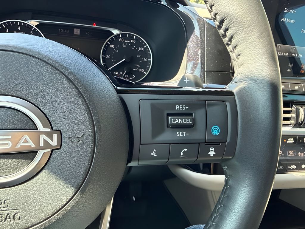 Used 2023 Nissan Pathfinder SL AWD/4WD image 19