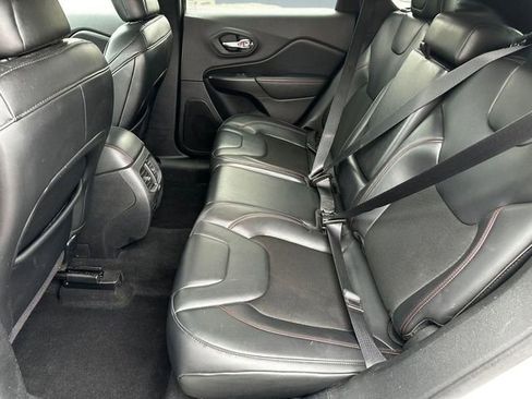 Used 2020 Jeep Cherokee Trailhawk w/ Cold Weather Group AWD/4WD image 24