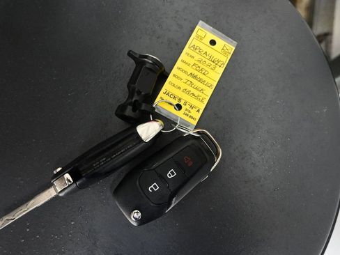 Used 2023 Ford Maverick XLT image 19