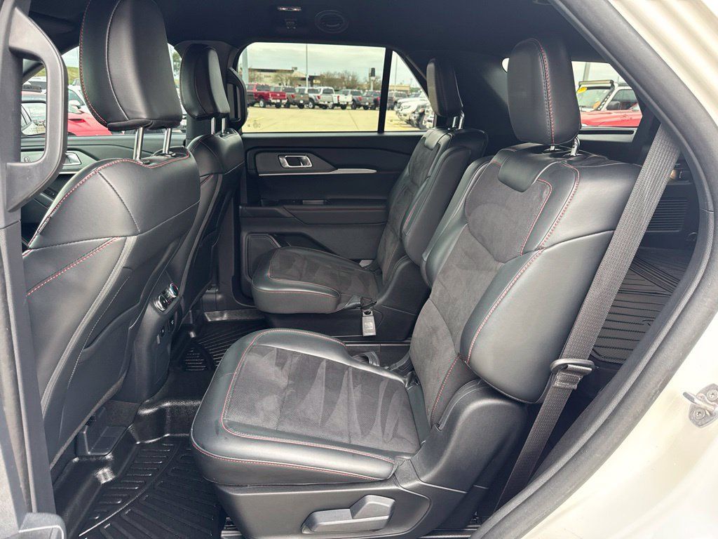 Used 2025 Ford Explorer ST AWD/4WD image 23