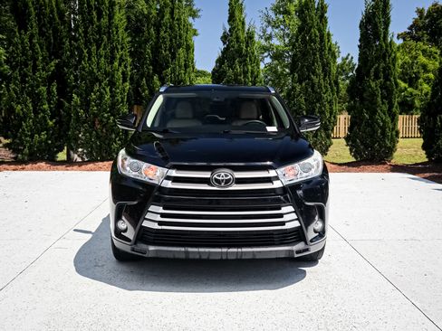 Used 2018 Toyota Highlander XLE FWD image 3