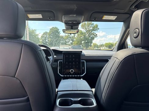 Used 2024 GMC Acadia Denali w/ Super Cruise Package FWD image 29