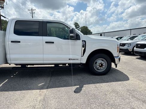 New 2025 Ford F350 XL w/ XL Chrome Package image 5