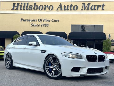 Used 2013 BMW M5 RWD image 1