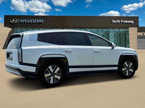 New 2026 Hyundai Ioniq 9 SEL image 8