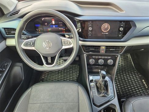 Used 2023 Volkswagen Taos SE image 27