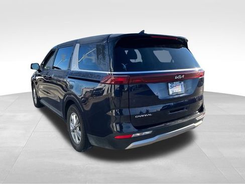 Used 2024 Kia Carnival LX image 3