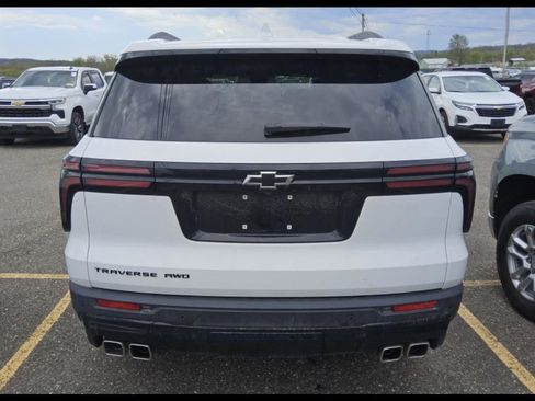 Used 2025 Chevrolet Traverse LT w/ Midnight/Sport Edition AWD/4WD image 5